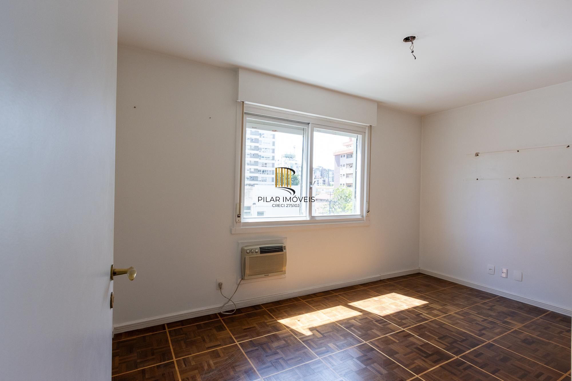 Apartamento amplo e bem localizado no Menino Deus!!