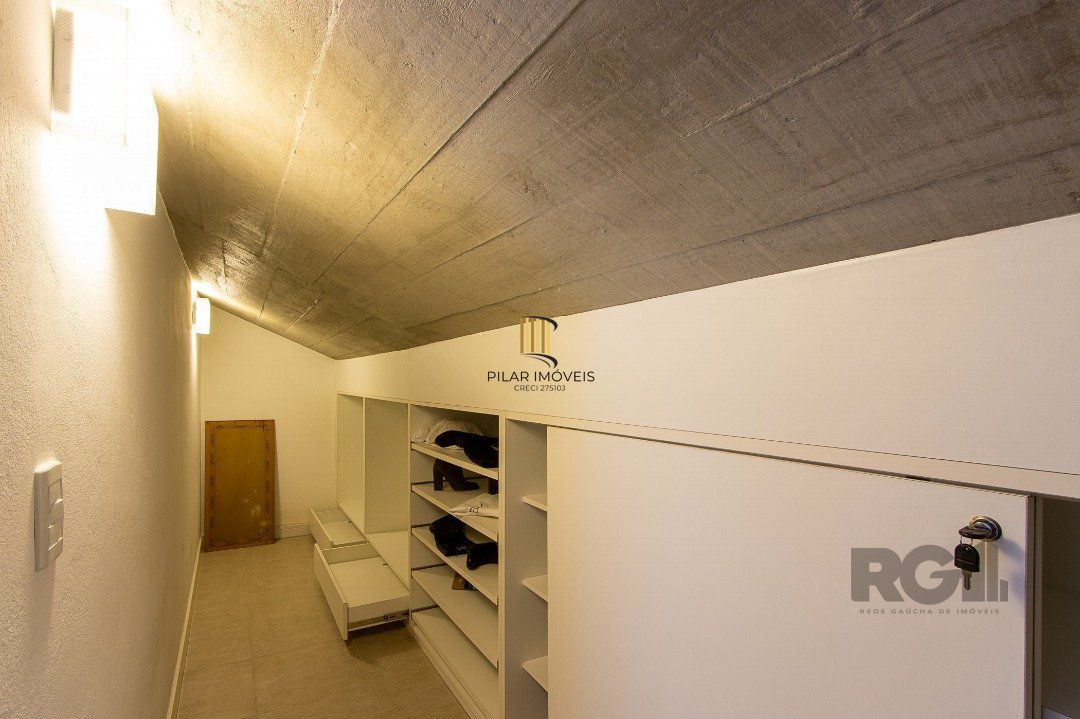Casa no Condomínio Las Rocas, vista para o Guaíba, com 5 suítes
