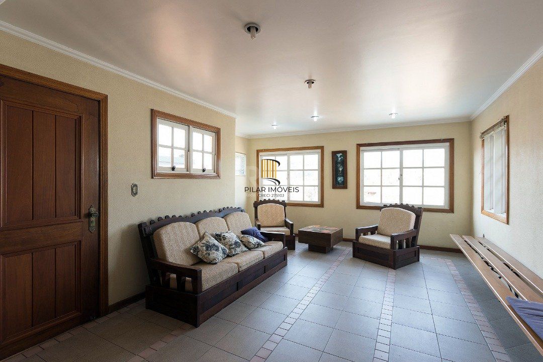 Casa para Venda - 320m², 5 dormitórios, sendo 2 suites, 3 vagas - Tristeza