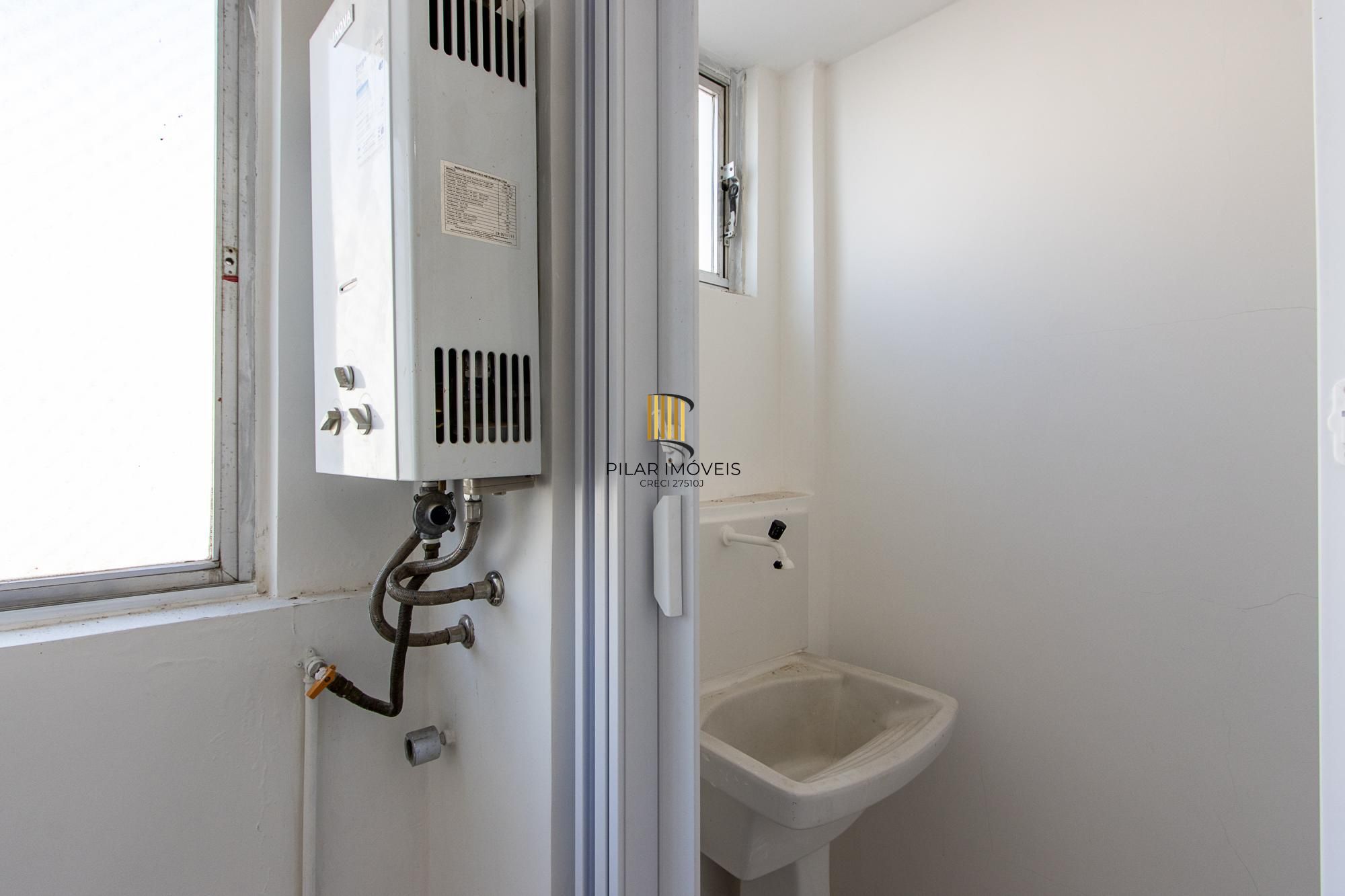 Apartamento no Menino Deus com 2 dormitórios e garagem
