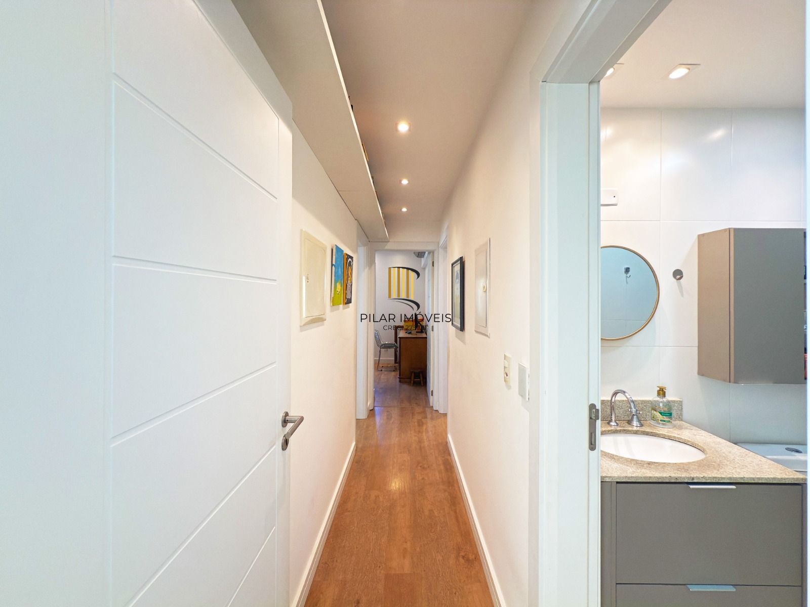 Excelente apartamento de 3 dormitórios, 1 suíte e 2 vagas de garagem.