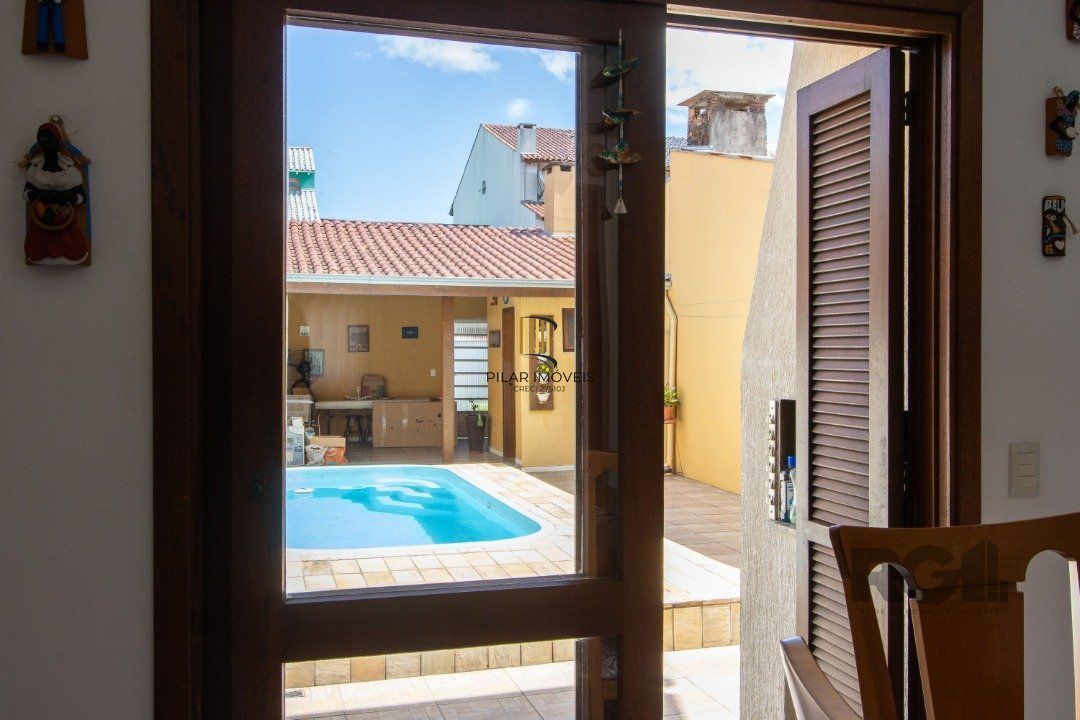 Casa com 3 dormitórios, sendo 1 suíte para venda  no bairro Hípica