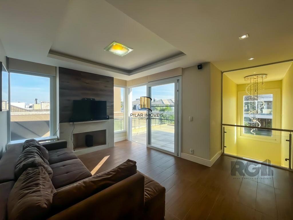 casa Alto Padrão com 239m² privativos, mobiliada e totalmente iluminada.
