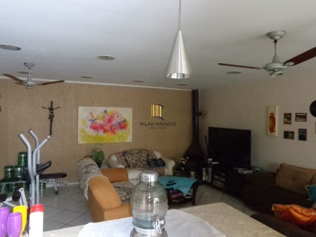 Casa para Venda - 330m², 5 dormitórios, sendo 1 suites, 7 vagas - Menino Deus