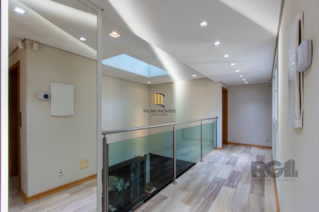 Casa com 5 suites com area privativa 714,00