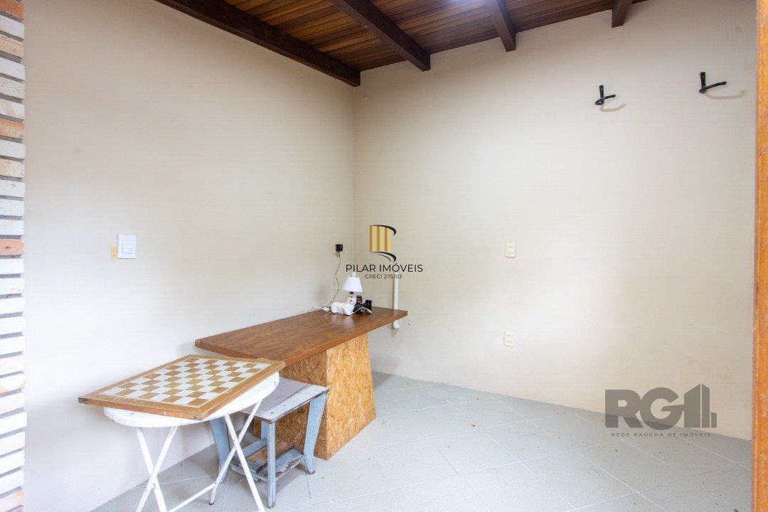 Casa 4 dormitórios no bairro Ipanema