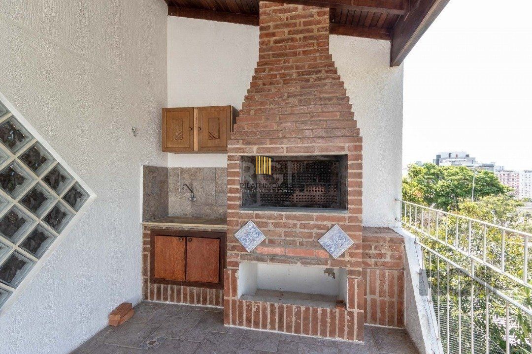 Casa em condomínio com 3 dormitórios, 3 banheiros no bairro Cristal
