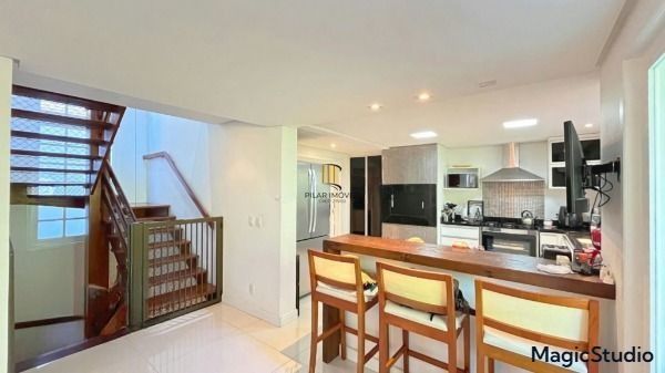 Casa em Condomínio na Pedra Redonda | 4 Dormitórios | 297m² | 4 Vagas | Solar Biarritz