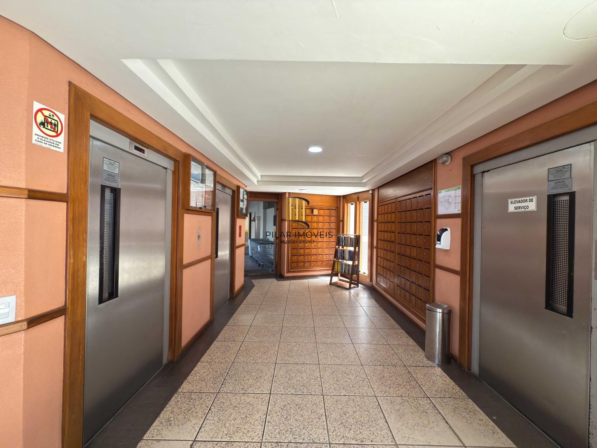 Apartamento de 2 dormitórios e 1 vaga de garagem no Centro Histórico.