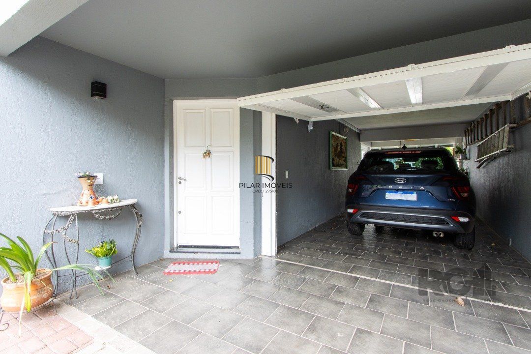 Casa 4 dormitórios no bairro Ipanema