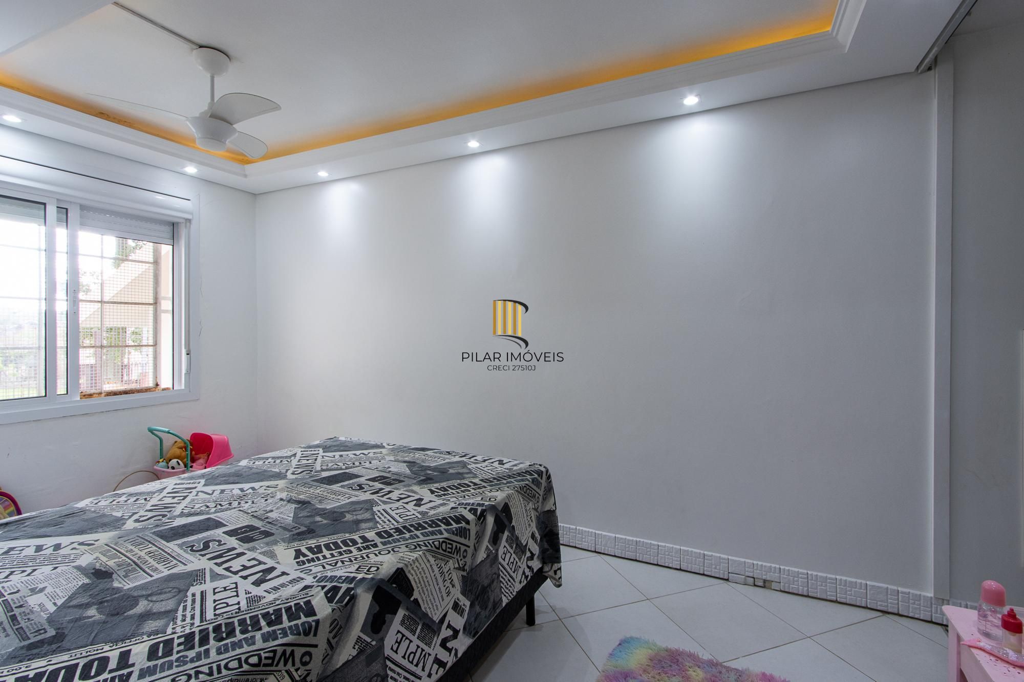 Casa de 4 dormitórios, 2 suítes, piscina, pátio e 2 vagas de garagem.