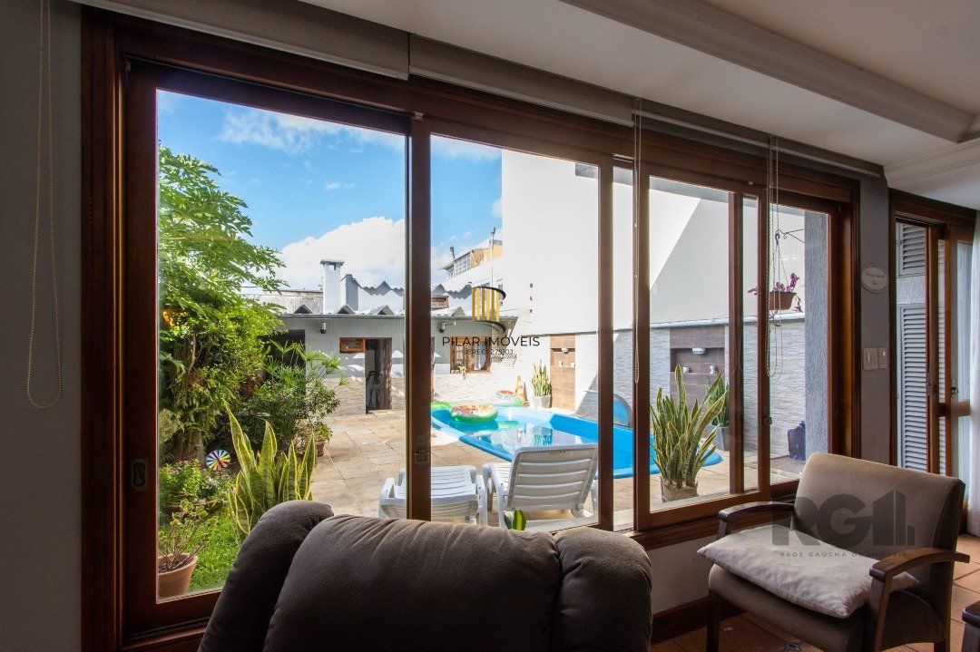 Casa 3 dormitórios no bairro Medianeira