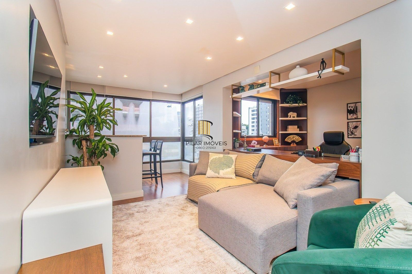 Apartamento Reformado e Mobiliado com 101m² e 2 Vagas no Coração do Rio Branco