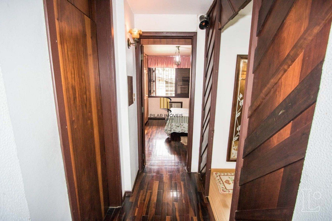 Casa para Venda - 485m², 4 dormitórios, sendo 1 suites, 3 vagas - Cristal