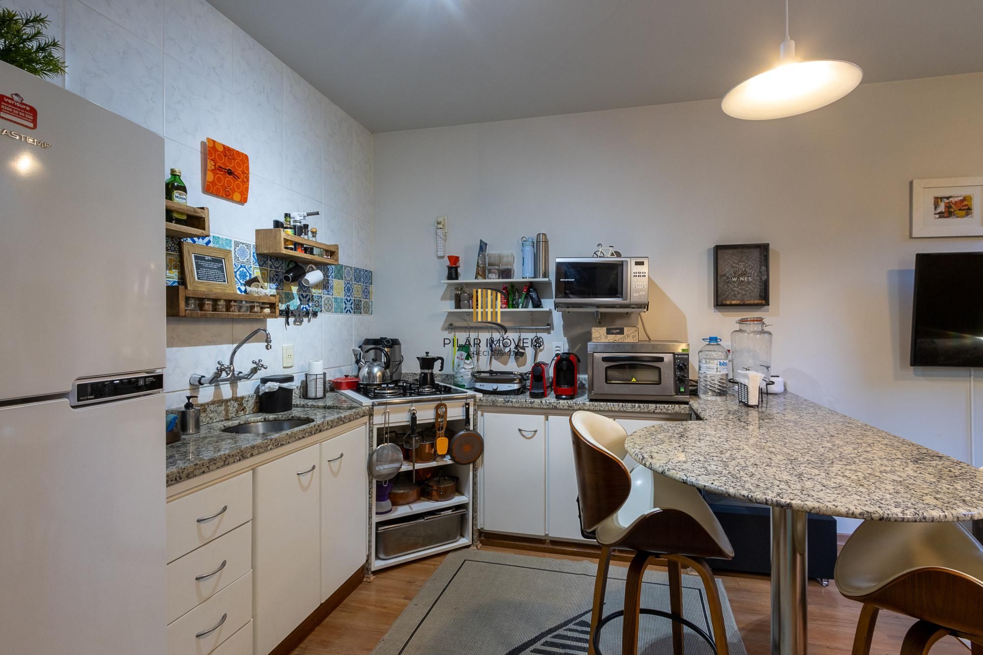 Casa em condomínio á venda com 6 dormitórios em Porto Alegre