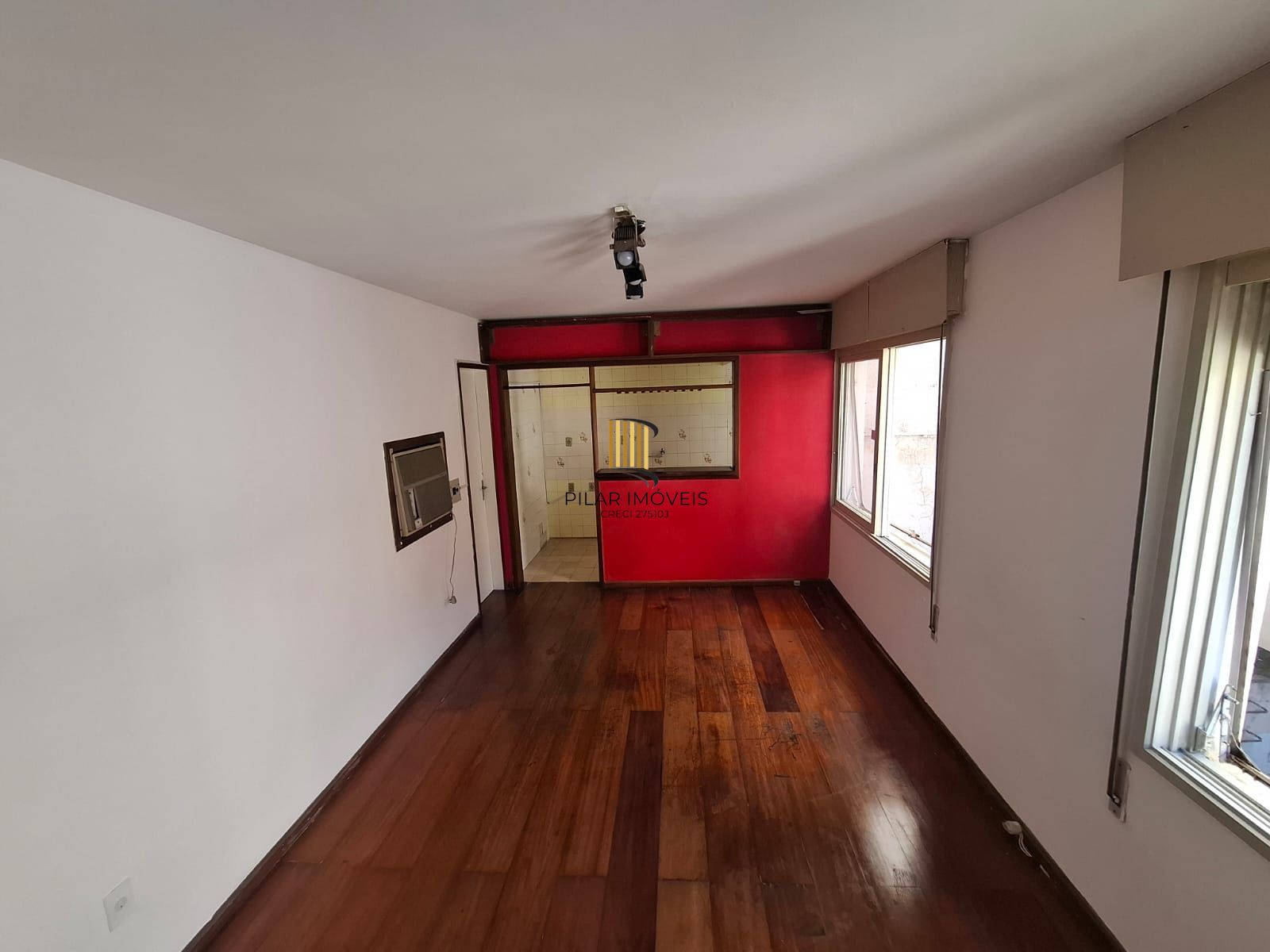 JK / Sala & Dormitório ( desocupado ) com ampla e boa cozinha