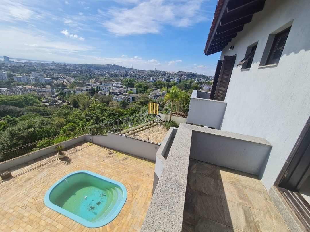 Casa para Venda - 464m², 5 dormitórios, sendo 4 suites, 4 vagas - Nonoai