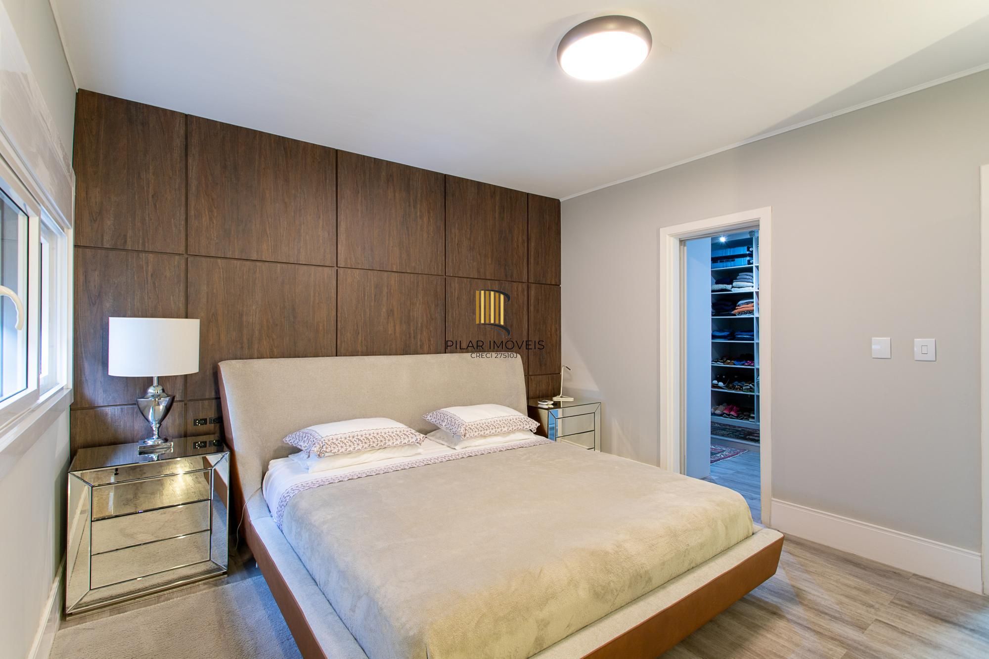 Casa térrea no Condominio Terra Ville, com patio e piscina.