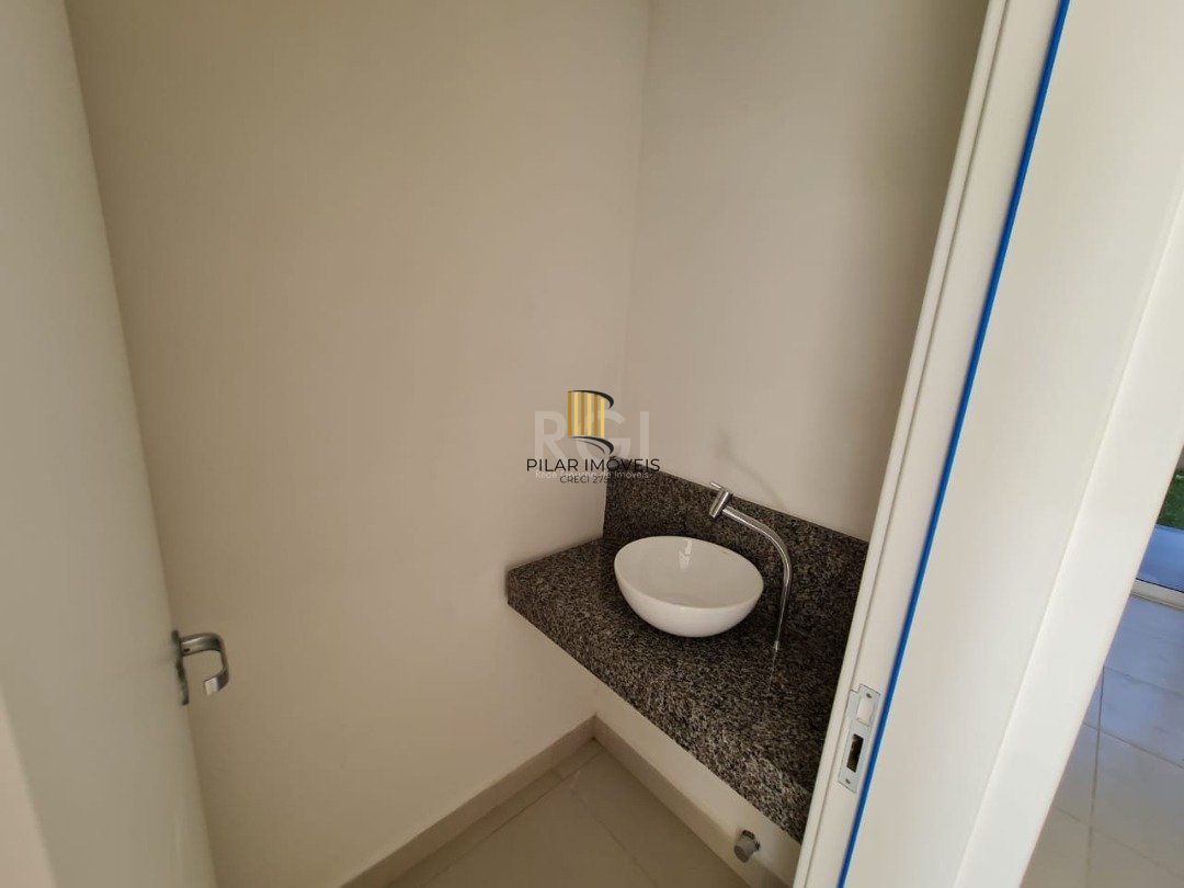 Casa para Venda - 133m², 3 dormitórios, sendo 3 suites, 1 vaga - Guarujá