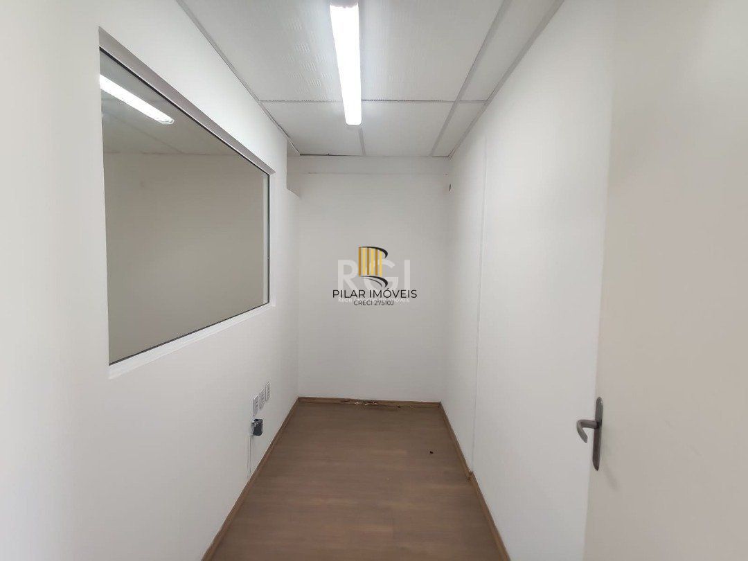 Conjunto/Sala para Venda - 60m², 0 dormitórios, Cohab C