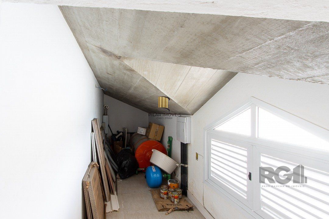 Casa no Condomínio Las Rocas, vista para o Guaíba, com 5 suítes