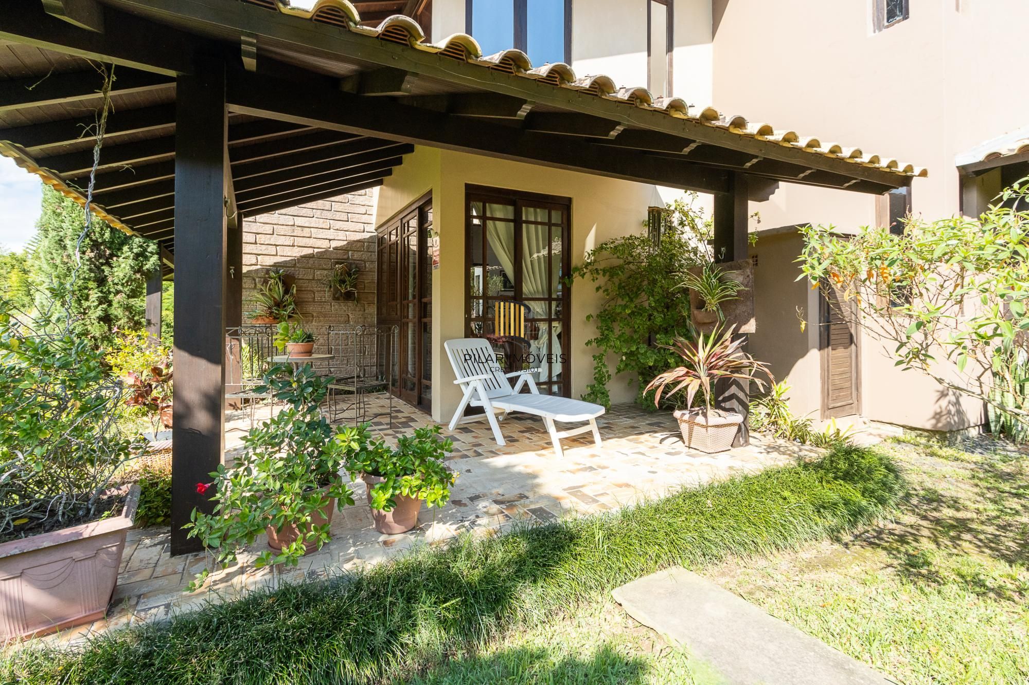 Casa em condomínio á venda com 6 dormitórios em Porto Alegre