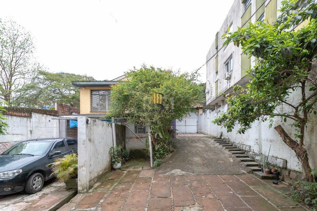 Casa para Venda - 0.01m², 5 dormitórios, 10 vagas - Petrópolis