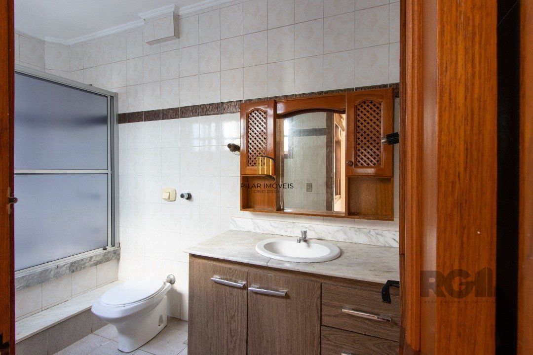 Casa 4 dormitórios no bairro Nonoai