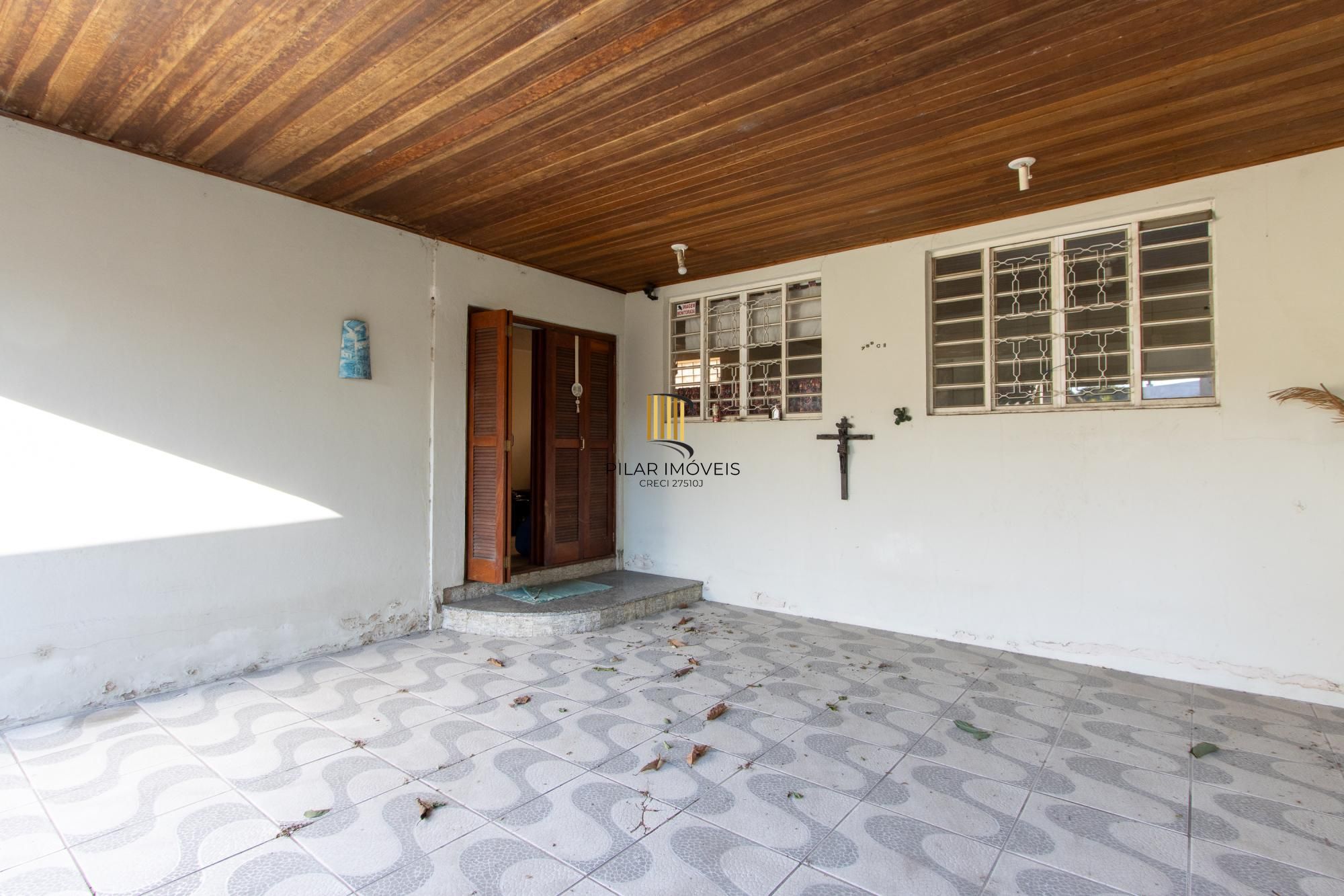 Casa de alvenaria com 104,37m² 3 dormitórios sendo 1 suíte, 2 vagas cobertas