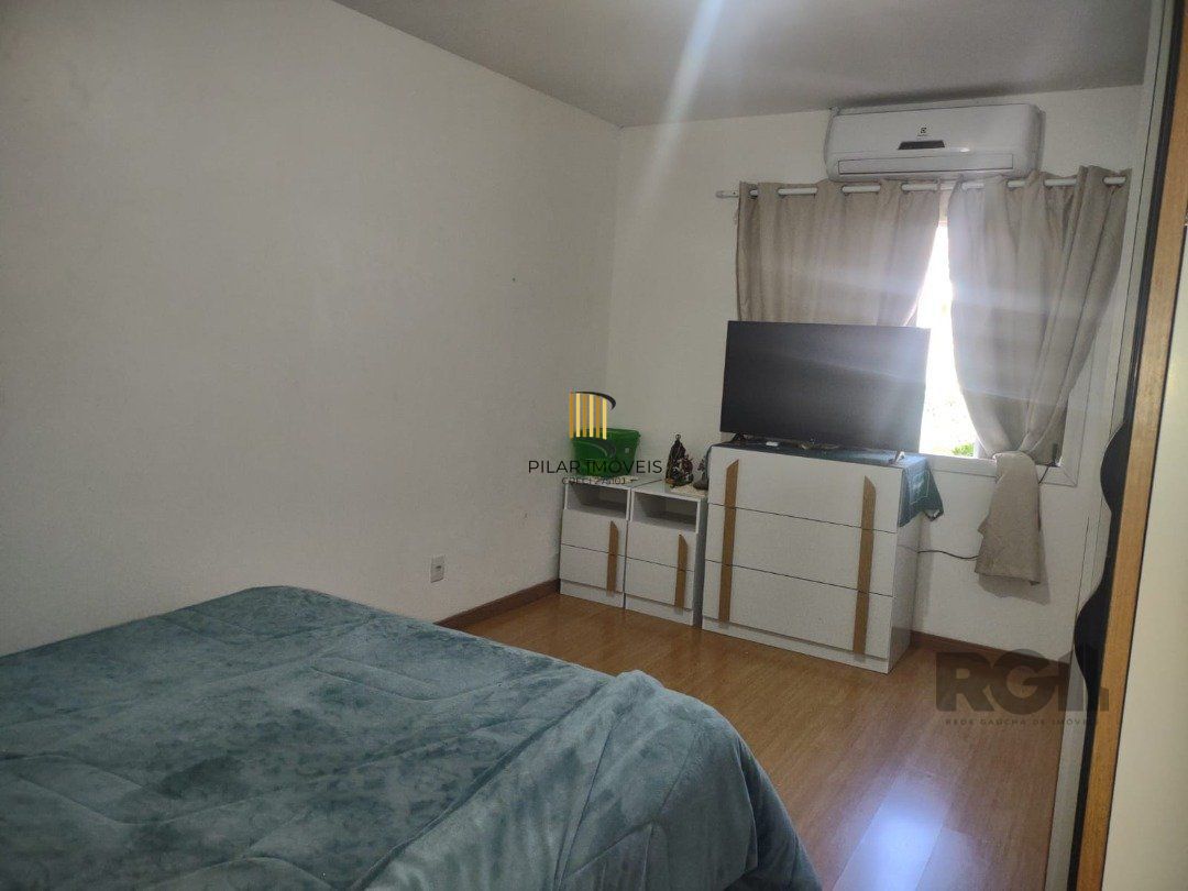 Casa com 250m²,  2 quartos, 1 suite, edícula, no bairro Nonoai