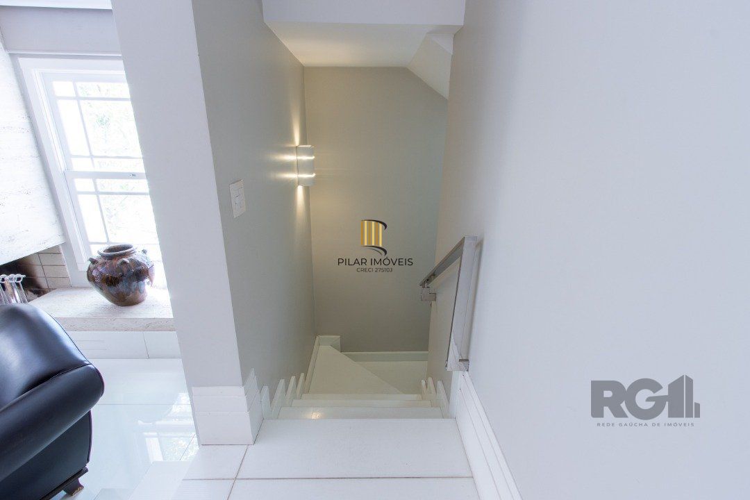 Casa em condominio, mobiliada com 741m² privativos , com 3 suítes- master
