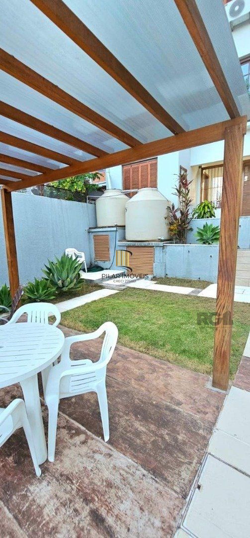 Casa para Venda - 350m², 5 dormitórios, sendo 1 suite, 6vagas - Cristal