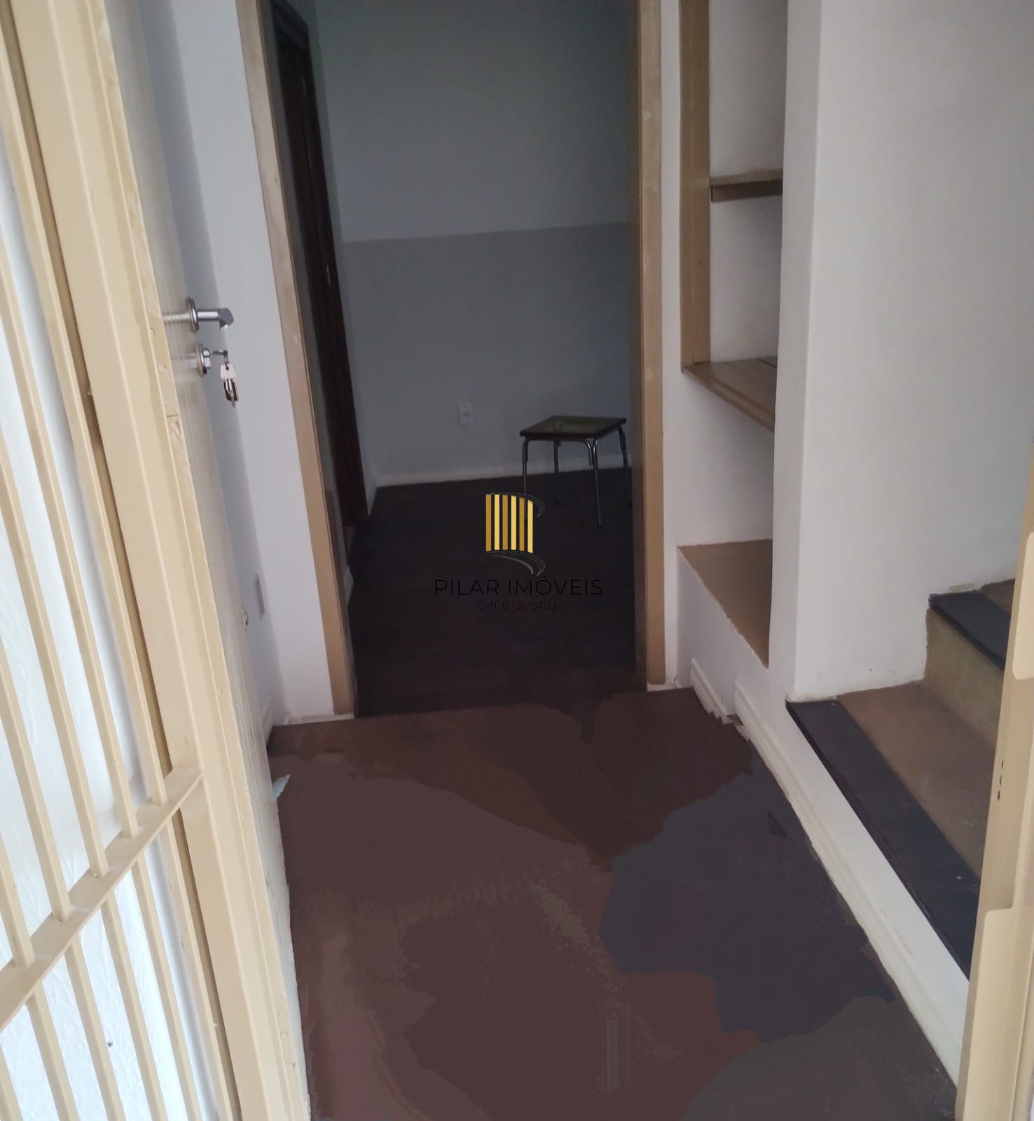 Excelente Casa com 03 suítes + Apto nos fundos com 01 Dor. Garagem 3 carros