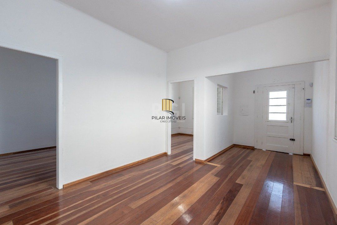 Casa para Venda - 180.2m², 3 dormitórios, 3 vagas - Medianeira