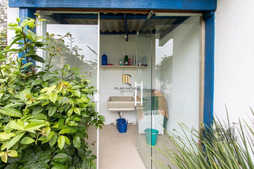 Casa térrea, 3 quartos, edícula, com 2 suites, pátio - Bairro Guarujá