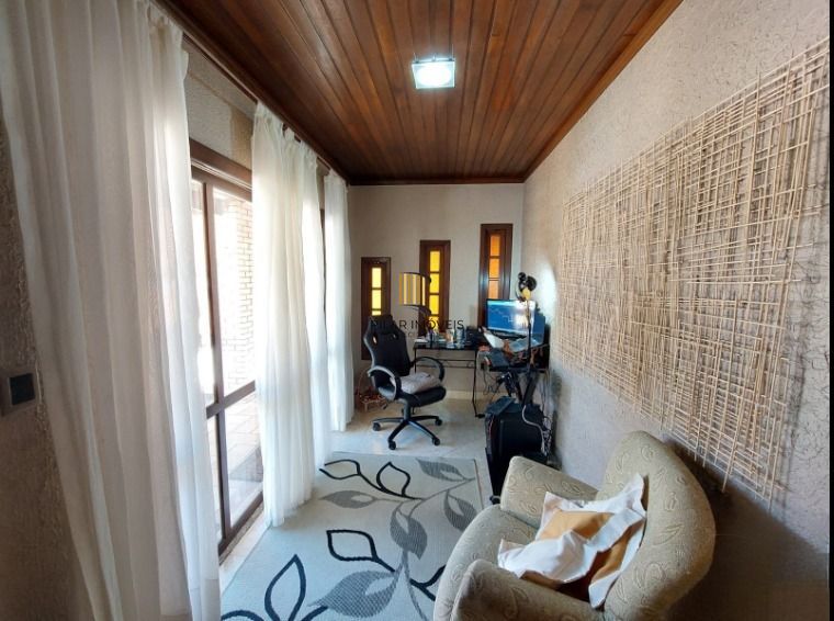 Casa para Venda - 198m², 2 dormitórios, 2 vagas - Belém Novo