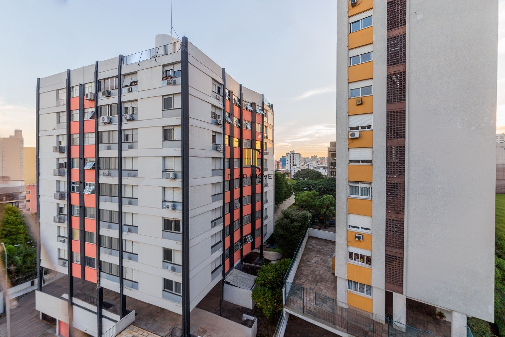 Apartamento com 2 suites, lavabo e 2 vagas de garagem no Bairro Rio Branco