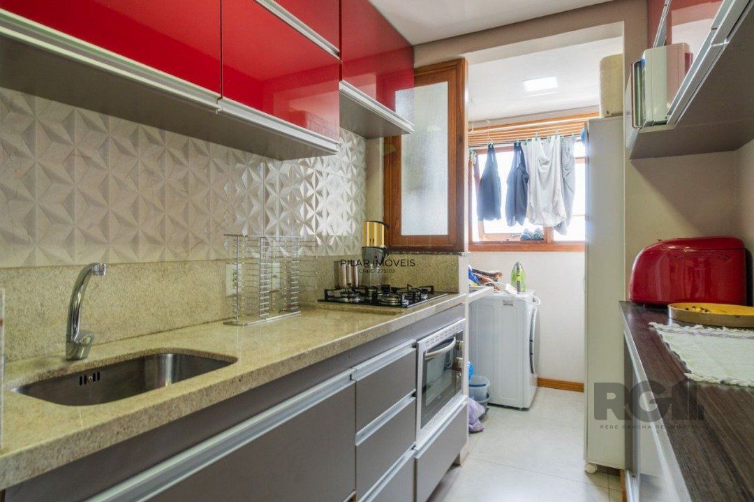 Ótimo apartamento, reformado , dois dormitórios e uma suíte, vaga escriturada.