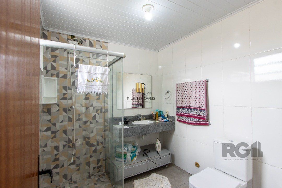 Casa térrea, 3 quartos, edícula, com 2 suites, pátio - Bairro Guarujá
