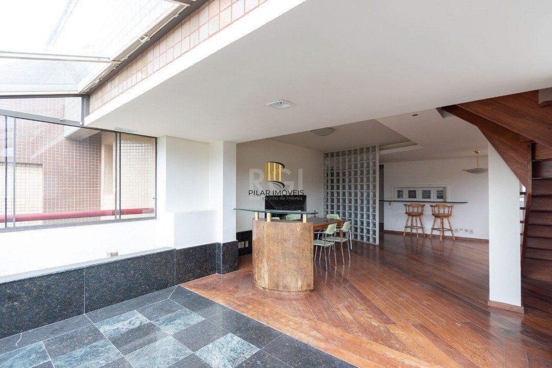 Cobertura para Venda - 302m², 4 dormitórios, sendo 1 suites, 3 vagas - Menino Deus