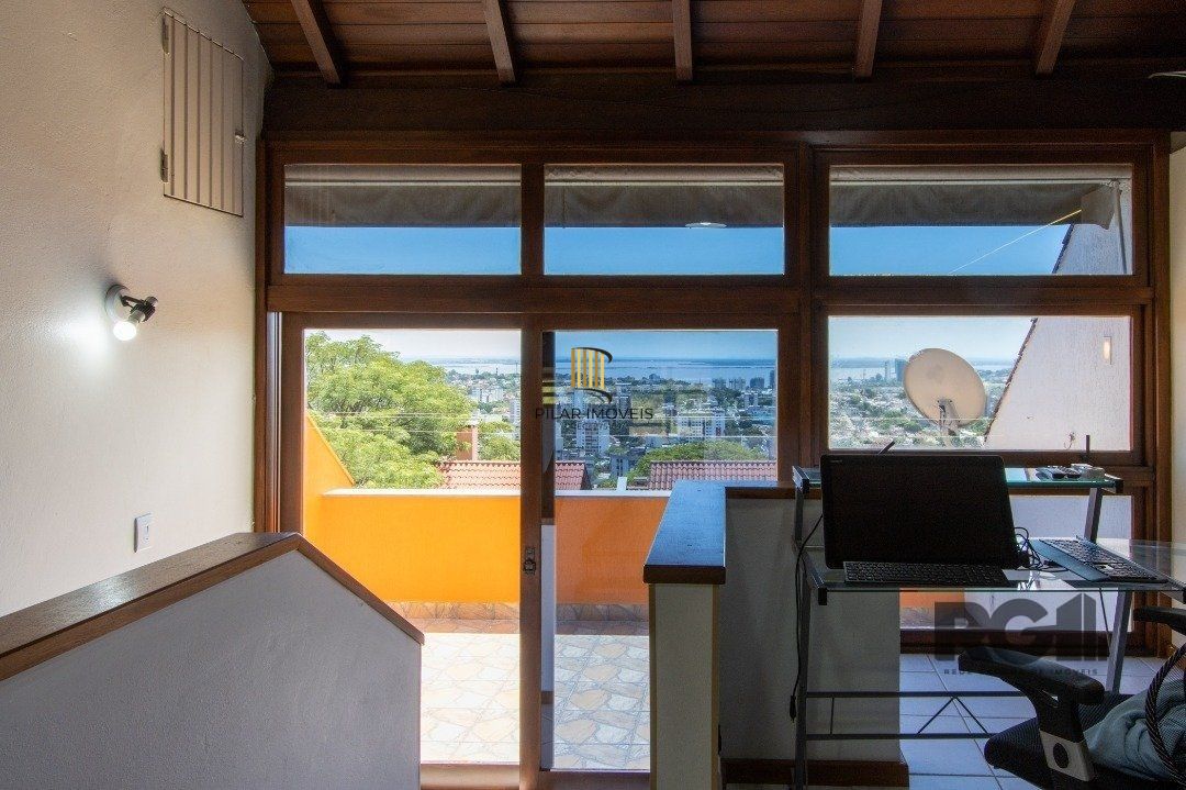 Casa de Condomínio 3 dormitórios no bairro Tristeza