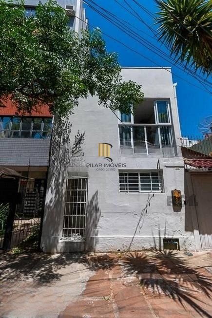 Casa 3 dormitórios no bairro Azenha