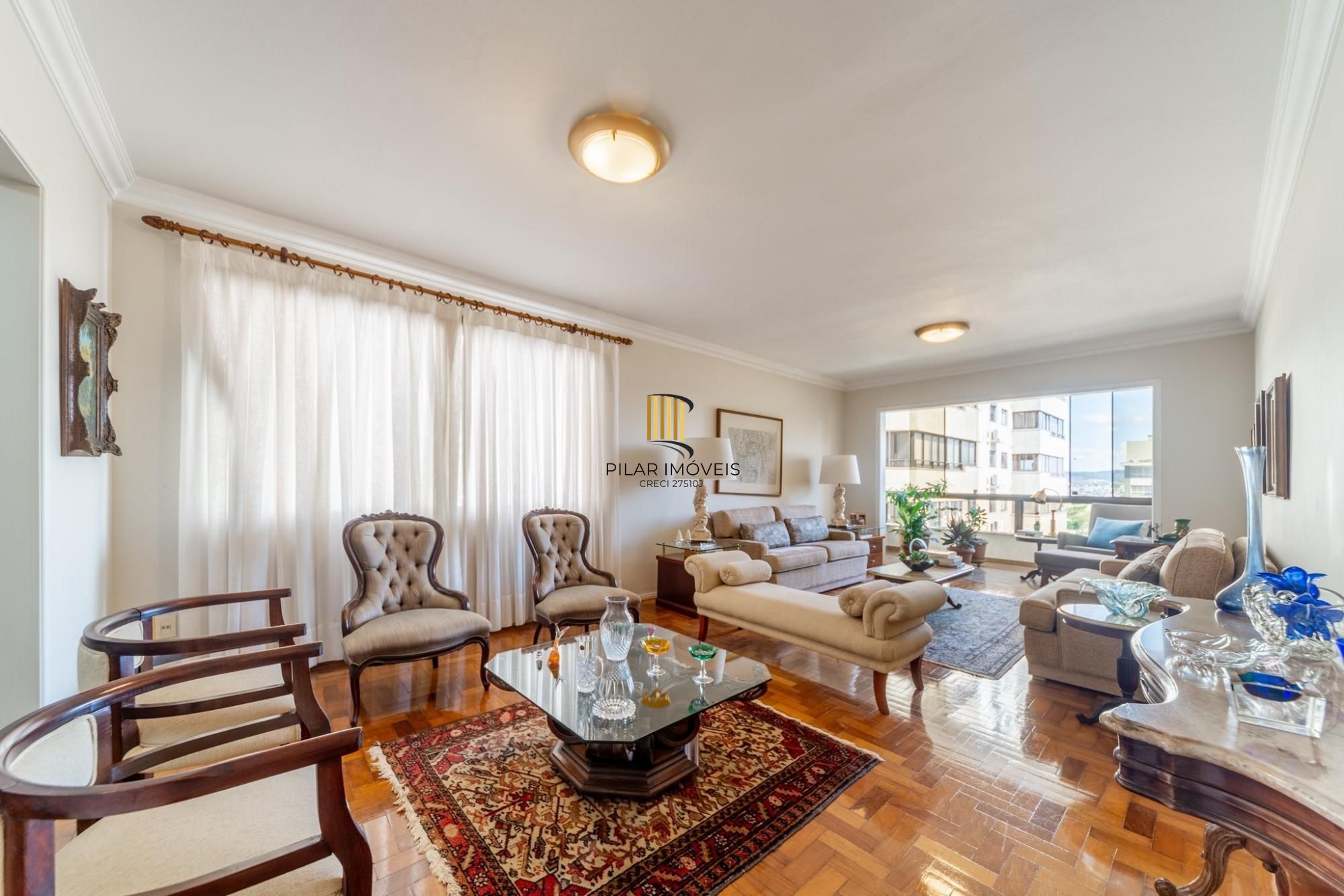 Cobertura com 206m², 3 dorm, Petrópolis e 2 vagas