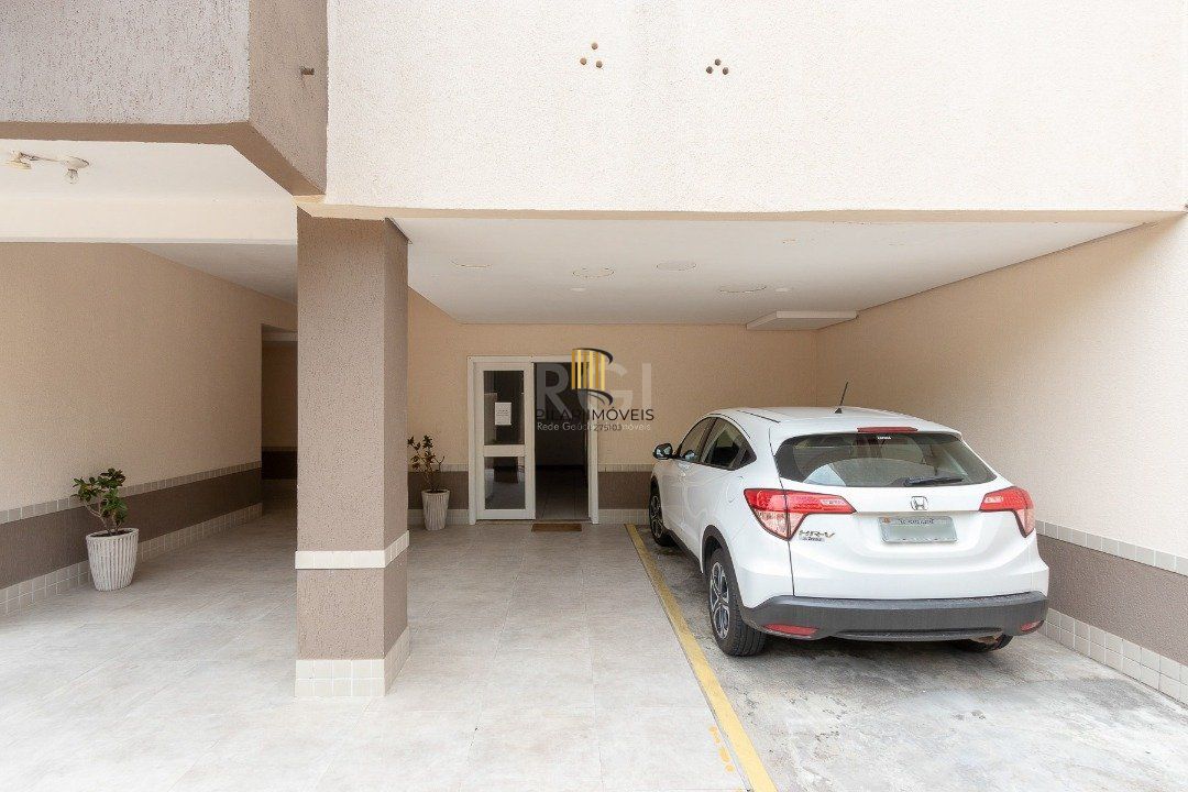 Ótima cobertura no bairro Nonoai, com aproximadamente 135m² de área privativa, 02 dormitórios
