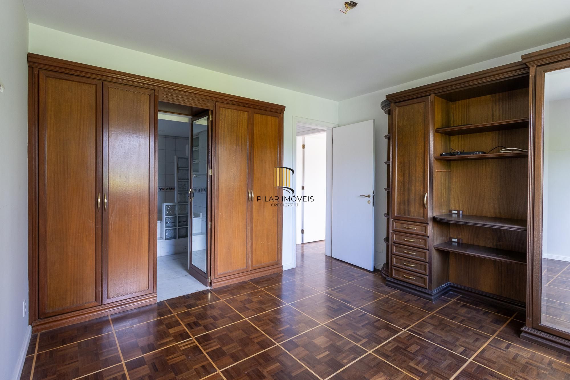 Apartamento amplo e bem localizado no Menino Deus!!