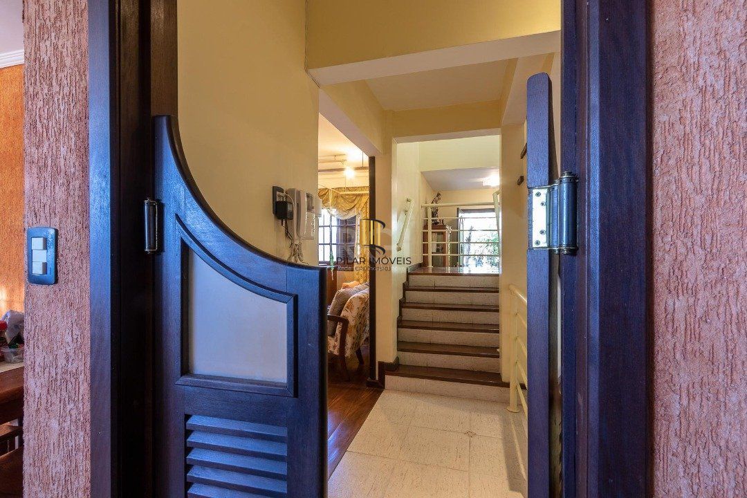 Casa para Venda - 308.25m², 3 dormitórios, sendo 1 suites, 5 vagas - Cristal