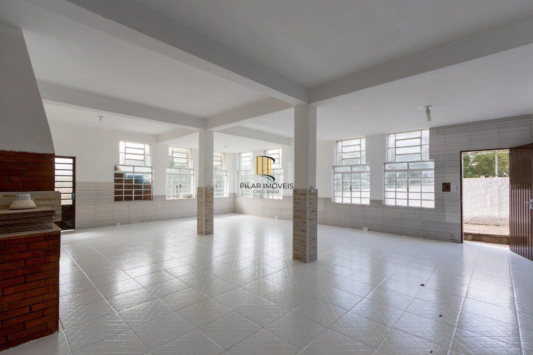 Casa para Venda - 454.7m², 5 dormitórios, sendo 1 suites, 8 vagas - Teresópolis
