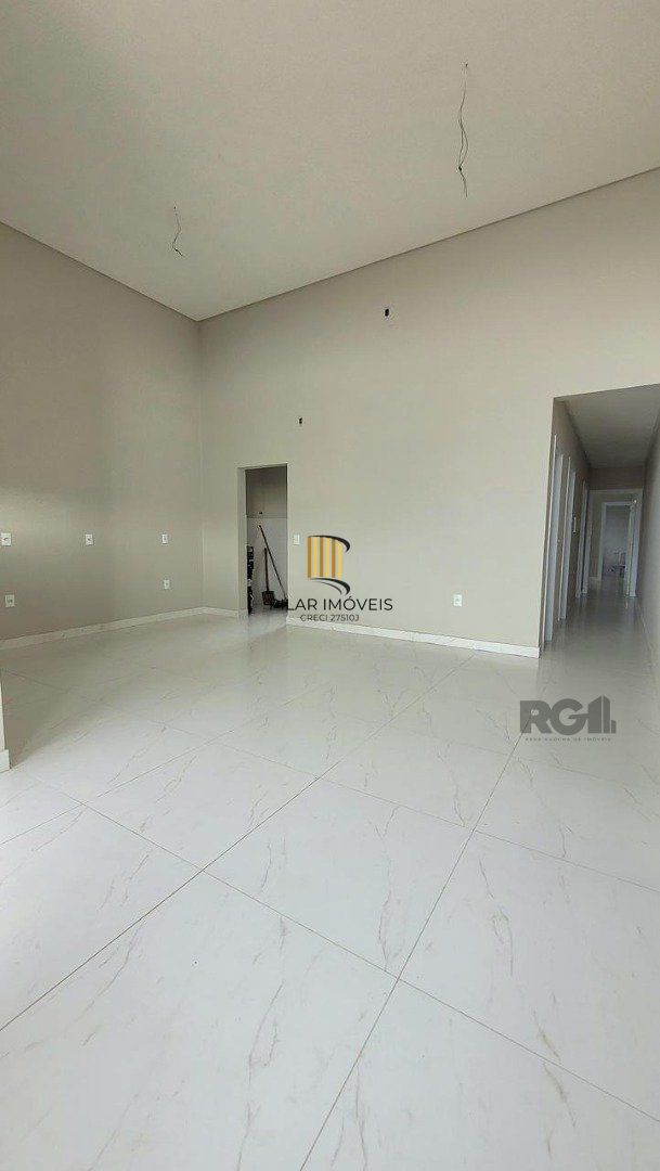 Casa ,residência possui 3 dormitórios, 1 suíte