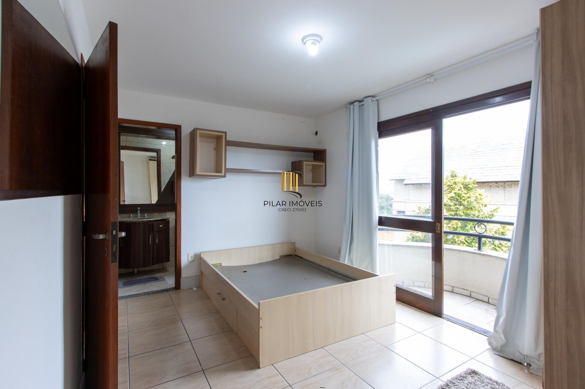 Casa de Condomínio 3 dormitórios no bairro Cristal
