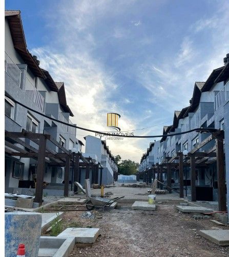 CASA EM CONDOMÍNIO COM  3 DORRMITÓRIOS